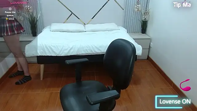 Snapshot of Bom_BomXX chatting on 5, 11, 2025 Bom BomXX online show from 5, 11, 2025