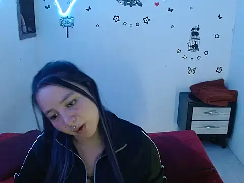 Mia2xsmith online show from 8, 11, 2025