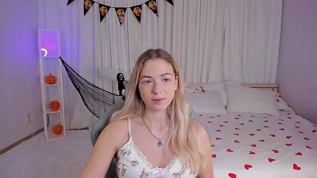 Snapshot of Susan_Mimi chatting on 6, 11, 2025 Susan Mimi online show from 6, 11, 2025