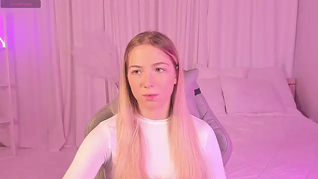 Snapshot of Susan_Mimi chatting on 2, 12, 2025 Susan Mimi online show from 2, 12, 2025