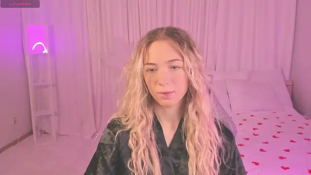 Snapshot of Susan_Mimi chatting on 4, 12, 2025 Susan Mimi online show from 4, 12, 2025