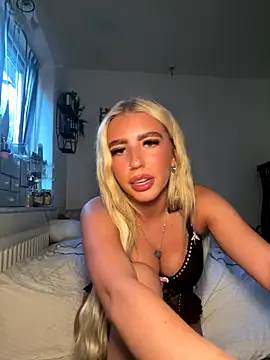 Snapshot of BlondeBetty chatting on 29, 9, 2025 BlondeBetty online show from 29, 9, 2025