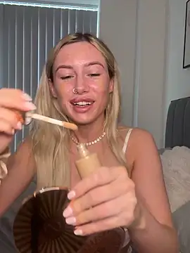 SexySaraxxoo online show from 10, 2, 2026