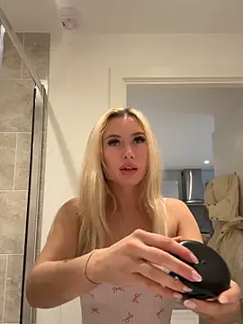 Snapshot of SexySaraxxoo chatting on 18, 4, 2026 SexySaraxxoo online show from 18, 4, 2026