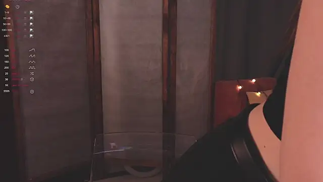 Snapshot of glowwww_ chatting on 29, 9, 2025 glowwww online show from 29, 9, 2025