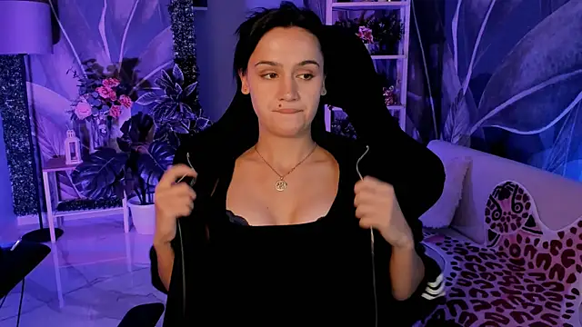 MonicaFarmer online show from 19, 9, 2025