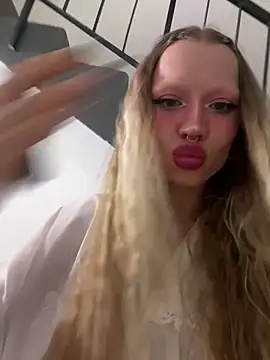 Snapshot of Sugar_Pop chatting on 12, 9, 2025 Sugar Pop online show from 12, 9, 2025