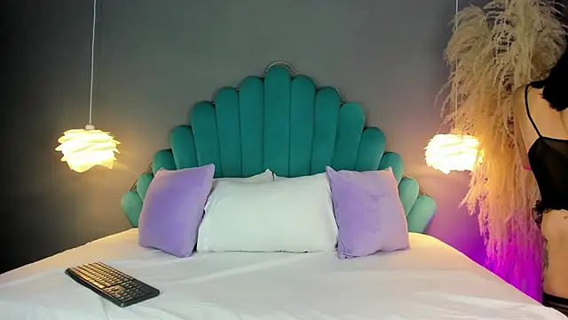 Snapshot of LunaBloomn chatting on 24, 10, 2025 LunaBloomn online show from 24, 10, 2025