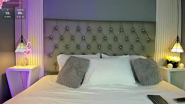 Snapshot of LunaBloomn chatting on 27, 10, 2025 LunaBloomn online show from 27, 10, 2025