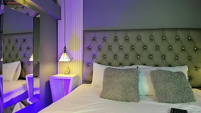 Snapshot of LunaBloomn chatting on 28, 10, 2025 LunaBloomn online show from 28, 10, 2025