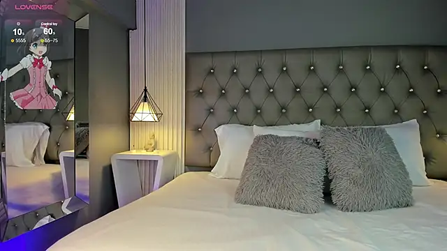 Snapshot of LunaBloomn chatting on 29, 10, 2025 LunaBloomn online show from 29, 10, 2025