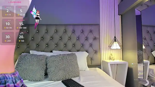 Snapshot of LunaBloomn chatting on 5, 11, 2025 LunaBloomn online show from 5, 11, 2025