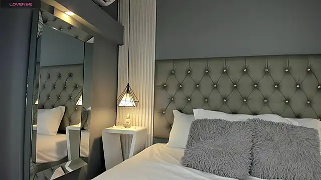 Snapshot of LunaBloomn chatting on 19, 11, 2025 LunaBloomn online show from 19, 11, 2025