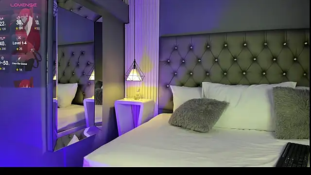 Snapshot of LunaBloomn chatting on 1, 12, 2025 LunaBloomn online show from 1, 12, 2025