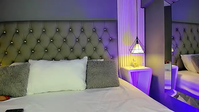 Snapshot of LunaBloomn chatting on 5, 12, 2025 LunaBloomn online show from 5, 12, 2025