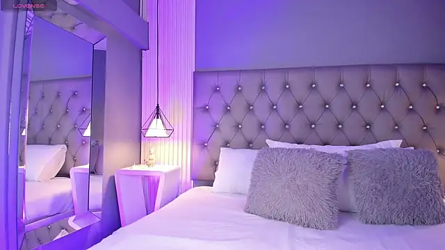 Snapshot of LunaBloomn chatting on 17, 12, 2025 LunaBloomn online show from 17, 12, 2025