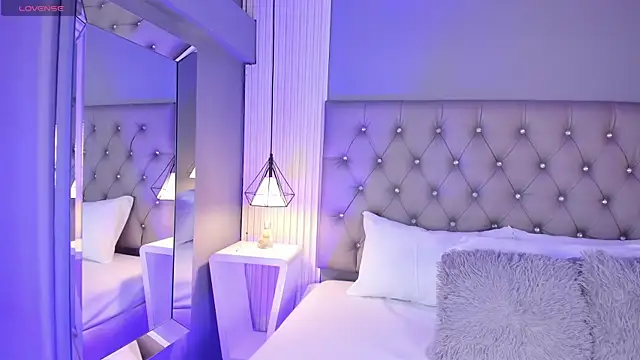 Snapshot of LunaBloomn chatting on 22, 12, 2025 LunaBloomn online show from 22, 12, 2025