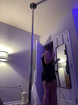 Snapshot of AllesandraLove chatting on 7, 10, 2025 AllesandraLove online show from 7, 10, 2025