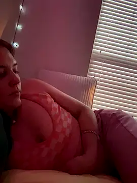 Snapshot of AllesandraLove chatting on 10, 10, 2025 AllesandraLove online show from 10, 10, 2025