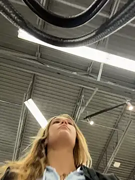 Snapshot of AllesandraLove chatting on 6, 1, 2026 AllesandraLove online show from 6, 1, 2026