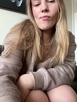 Snapshot of AllesandraLove chatting on 1, 2, 2026 AllesandraLove online show from 1, 2, 2026