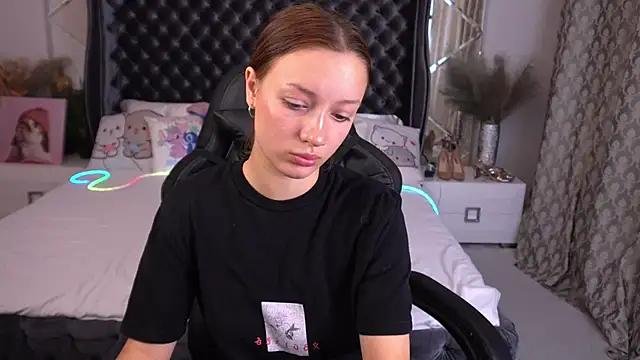 Snapshot of FoxyMayy chatting on 23, 9, 2025 FoxyMayy online show from 23, 9, 2025