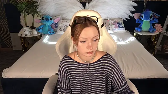 Snapshot of FoxyMayy chatting on 2, 10, 2025 FoxyMayy online show from 2, 10, 2025