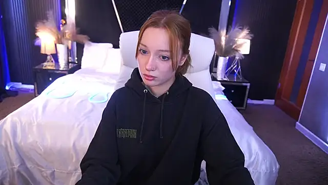 Snapshot of FoxyMayy chatting on 7, 10, 2025 FoxyMayy online show from 7, 10, 2025