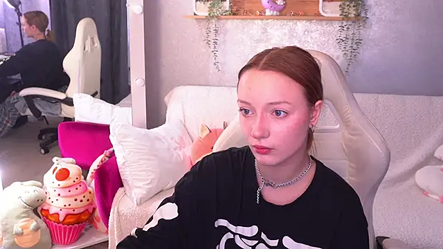 Snapshot of FoxyMayy chatting on 10, 10, 2025 FoxyMayy online show from 10, 10, 2025