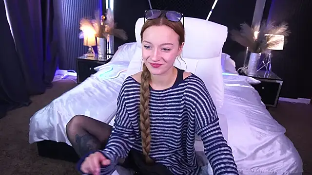 Snapshot of FoxyMayy chatting on 18, 10, 2025 FoxyMayy online show from 18, 10, 2025