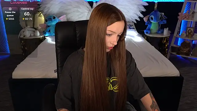 Snapshot of FoxyMayy chatting on 23, 10, 2025 FoxyMayy online show from 23, 10, 2025