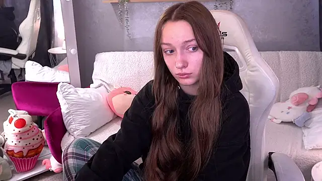 Snapshot of FoxyMayy chatting on 24, 10, 2025 FoxyMayy online show from 24, 10, 2025