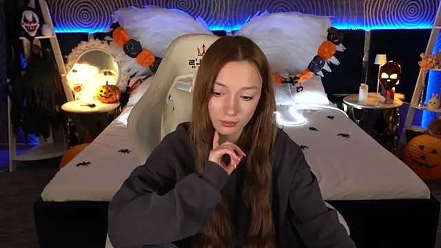 Snapshot of FoxyMayy chatting on 29, 10, 2025 FoxyMayy online show from 29, 10, 2025