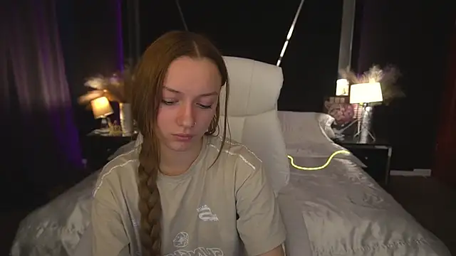 Snapshot of FoxyMayy chatting on 3, 11, 2025 FoxyMayy online show from 3, 11, 2025