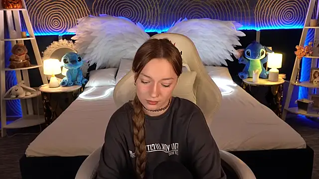 Snapshot of FoxyMayy chatting on 5, 11, 2025 FoxyMayy online show from 5, 11, 2025