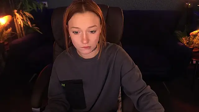 Snapshot of FoxyMayy chatting on 6, 11, 2025 FoxyMayy online show from 6, 11, 2025