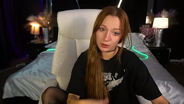 Snapshot of FoxyMayy chatting on 7, 11, 2025 FoxyMayy online show from 7, 11, 2025