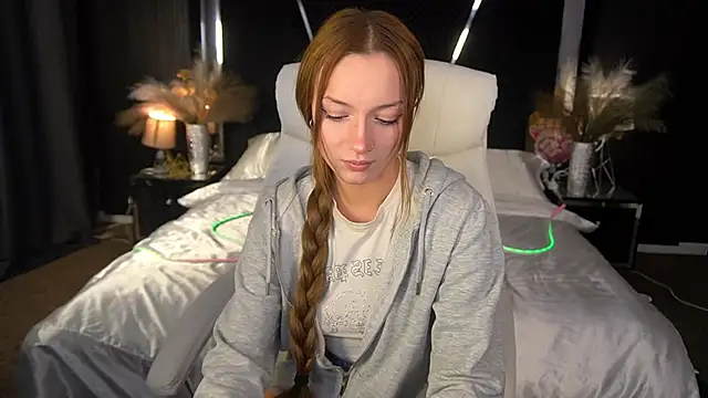 Snapshot of FoxyMayy chatting on 9, 11, 2025 FoxyMayy online show from 9, 11, 2025