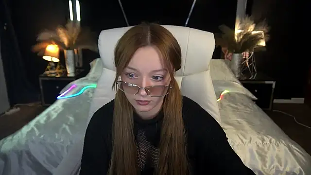 Snapshot of FoxyMayy chatting on 12, 11, 2025 FoxyMayy online show from 12, 11, 2025