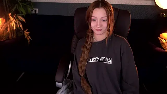 Snapshot of FoxyMayy chatting on 18, 11, 2025 FoxyMayy online show from 18, 11, 2025