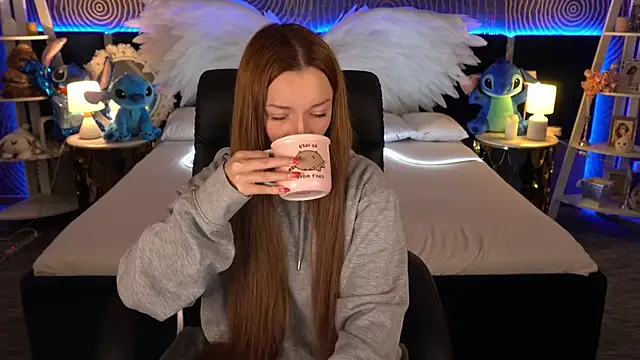 Snapshot of FoxyMayy chatting on 19, 11, 2025 FoxyMayy online show from 19, 11, 2025