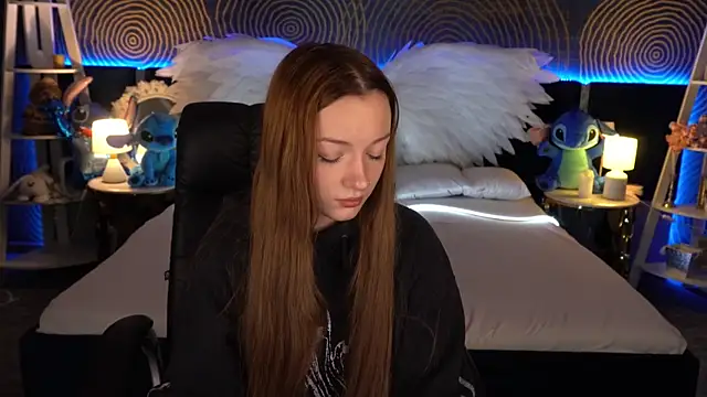 Snapshot of FoxyMayy chatting on 23, 11, 2025 FoxyMayy online show from 23, 11, 2025