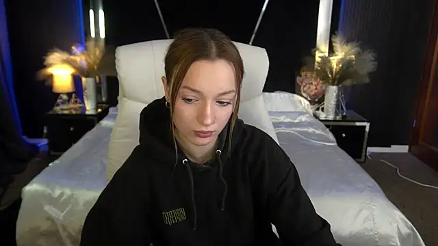 Snapshot of FoxyMayy chatting on 25, 11, 2025 FoxyMayy online show from 25, 11, 2025