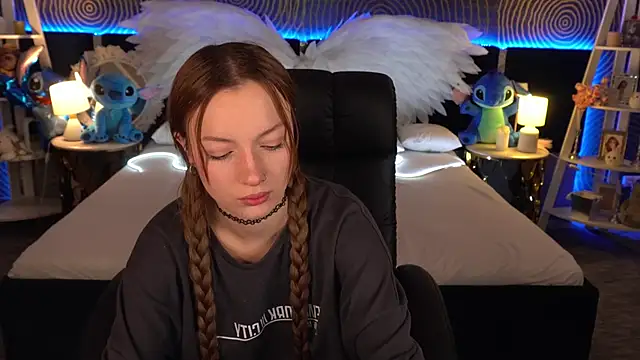 Snapshot of FoxyMayy chatting on 26, 11, 2025 FoxyMayy online show from 26, 11, 2025