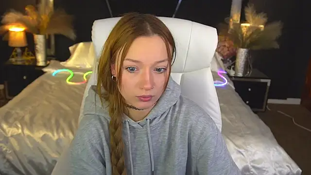 Snapshot of FoxyMayy chatting on 30, 11, 2025 FoxyMayy online show from 30, 11, 2025