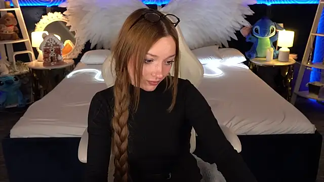 Snapshot of FoxyMayy chatting on 4, 12, 2025 FoxyMayy online show from 4, 12, 2025