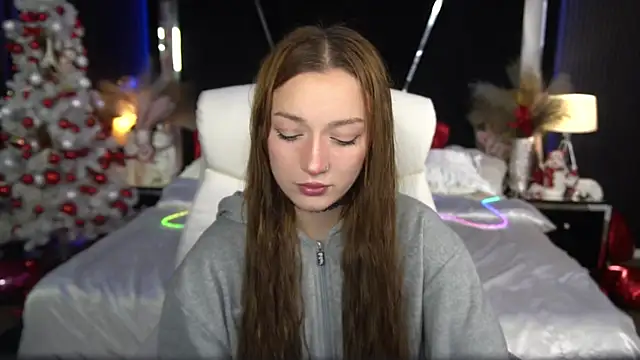 Snapshot of FoxyMayy chatting on 13, 12, 2025 FoxyMayy online show from 13, 12, 2025