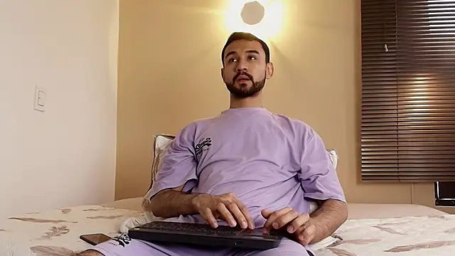 Snapshot of Axel_Moon_S chatting on 7, 11, 2025 Axel Moon S online show from 7, 11, 2025