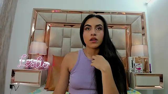 Snapshot of Leslie_Bussh_ chatting on 7, 10, 2025 Leslie Bussh online show from 7, 10, 2025