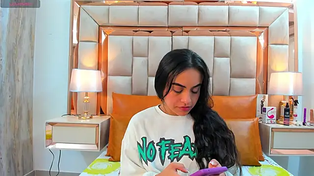 Snapshot of Leslie_Bussh_ chatting on 9, 11, 2025 Leslie Bussh online show from 9, 11, 2025